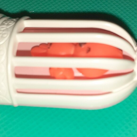 AVON 1975 VINTAGE BOBBIN ROBIN ORANGE TWEET BIRDIE BIRD CAGE PIN - Picture 4 of 4